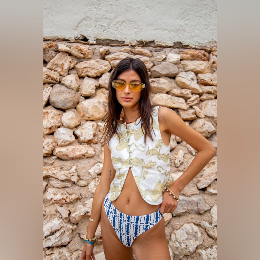 Brand new Sold out VRG GRL Celeste Linen Top in Tropic